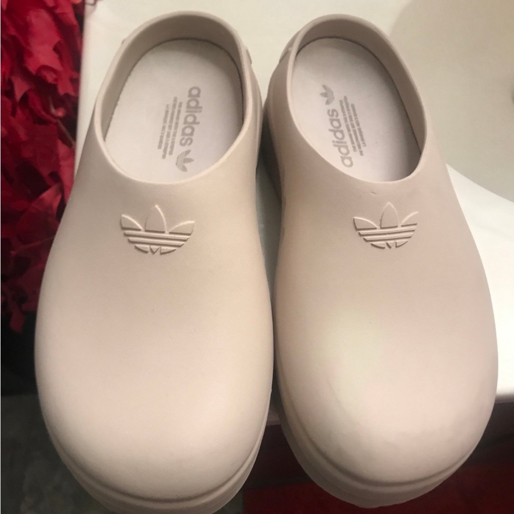 Adidas clogs